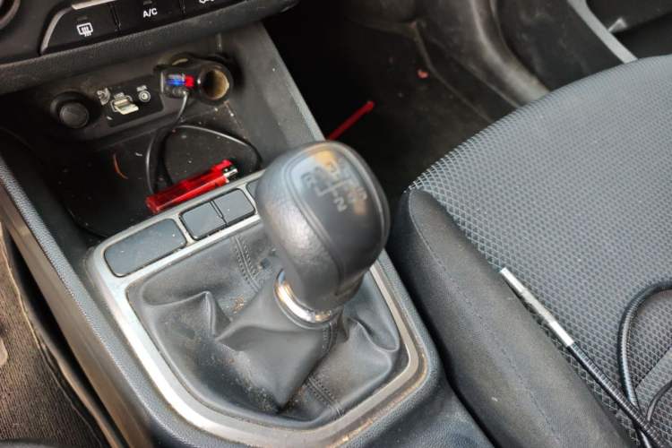 Used Hyundai ix25 2015 1.6L Manual Two-Wheel Drive Fashionable GS Model Gear Lever