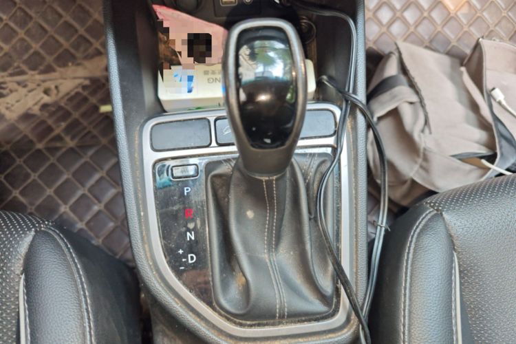 Used Hyundai ix25 2015 1.6L Automatic Two-Wheel Drive Smart GLS Trim Gear Lever