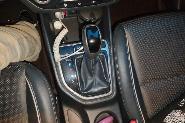 Used Hyundai ix25 2015 1.6L Automatic Two-Wheel Drive Smart GLS Trim Gear Lever