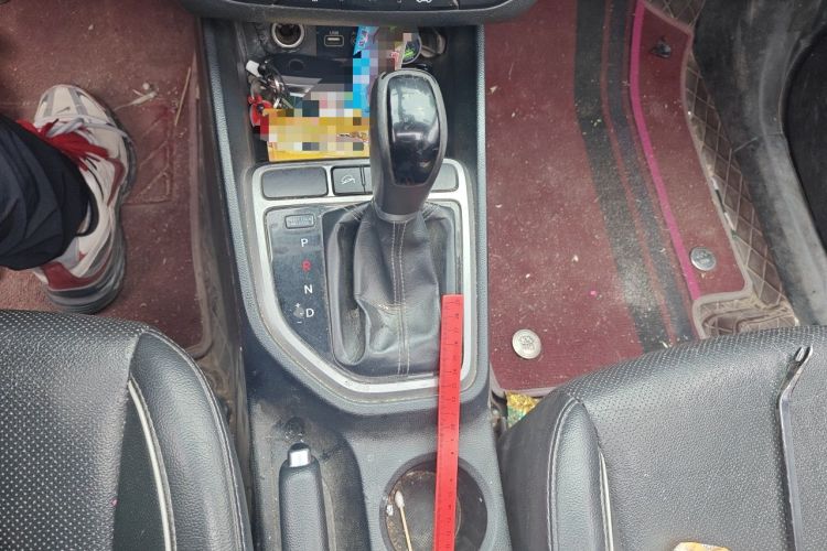 Used Hyundai ix25 2015 1.6L Automatic Two-Wheel Drive Smart GLS Trim Gear Lever