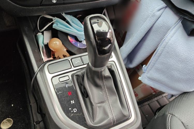 Used Hyundai ix25 2015 1.6L Automatic Two-Wheel Drive Smart GLS Trim Gear Lever