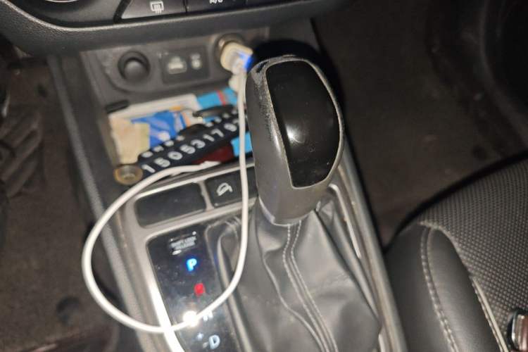 Used Hyundai ix25 2015 1.6L Automatic Two-Wheel Drive Smart GLS Trim Gear Lever