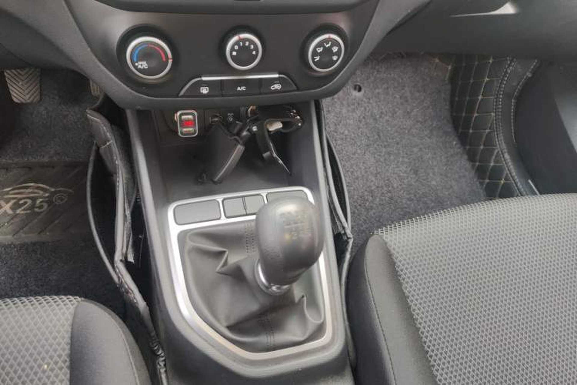 Used Hyundai ix25 2015 1.6L Manual Two-Wheel Drive Fashionable GS Model Gear Lever