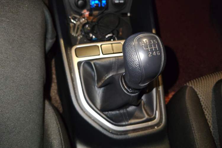 Used Hyundai ix25 2015 1.6L Manual Two-Wheel Drive Fashionable GS Model Gear Lever