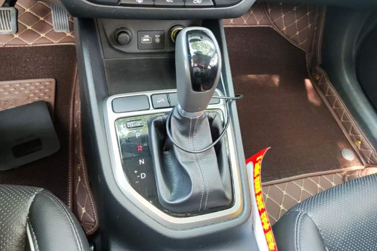 Used Hyundai ix25 2015 1.6L Automatic Two-Wheel Drive Smart GLS Trim Gear Lever