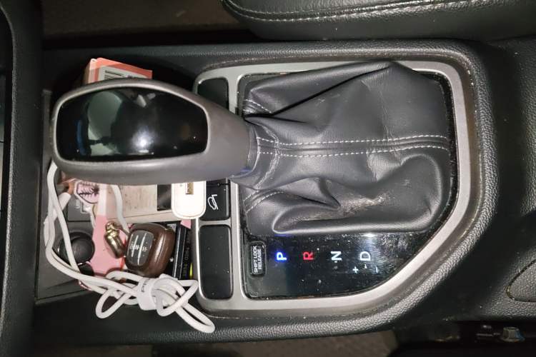 Used Hyundai ix25 2015 1.6L Automatic Two-Wheel Drive Smart GLS Trim Gear Lever