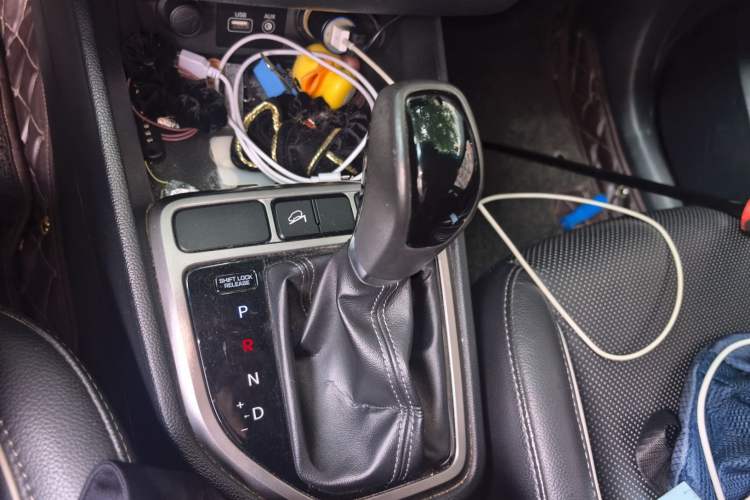 Used Hyundai ix25 2015 1.6L Automatic Two-Wheel-Drive Deluxe DLX Model Gear Lever
