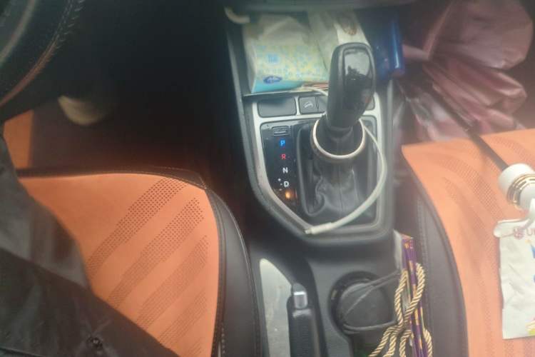 Used Hyundai ix25 2015 1.6L Automatic Two-Wheel-Drive Deluxe DLX Model Gear Lever