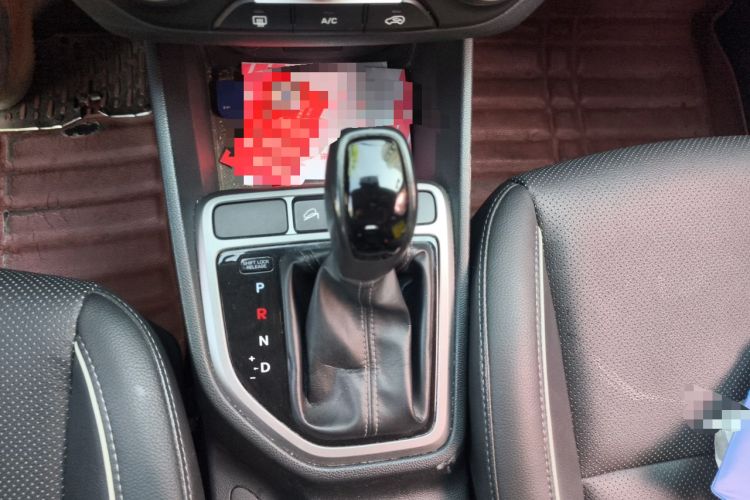 Used Hyundai ix25 2015 1.6L Automatic Two-Wheel Drive Smart GLS Trim Gear Lever