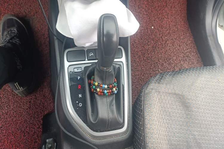 Used Hyundai ix25 2015 1.6L Automatic Two-Wheel Drive Fashionable GS Model Gear Lever