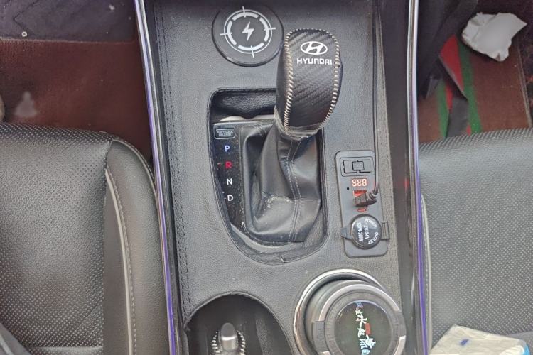 Used Hyundai ix25 2015 1.6L Automatic Two-Wheel-Drive Deluxe DLX Model Gear Lever
