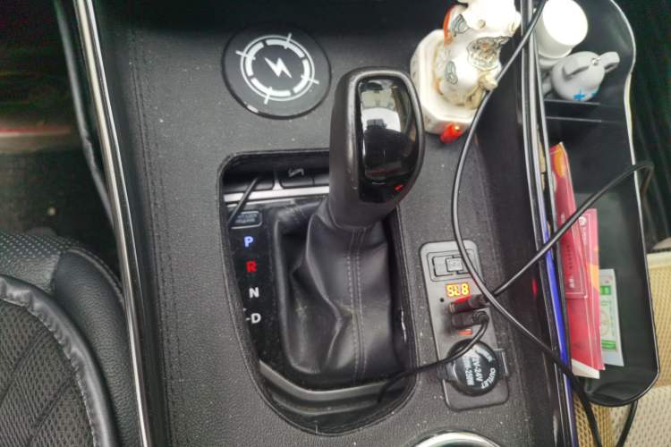 Used Hyundai ix25 2015 1.6L Automatic Two-Wheel-Drive Deluxe DLX Model Gear Lever