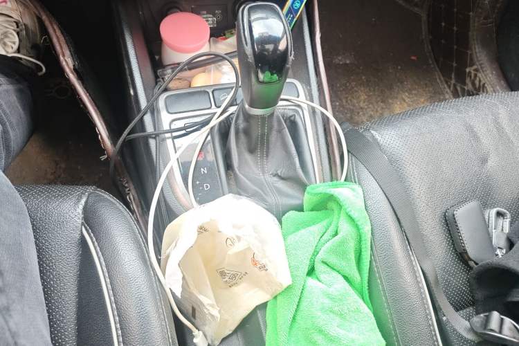 Used Hyundai ix25 2015 2.0L Automatic Two-Wheel Drive Intelligent GLS Gear Lever
