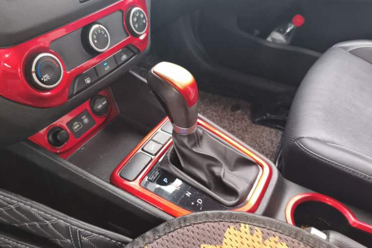 Used Hyundai ix25 2015 1.6L Automatic Two-Wheel Drive Smart GLS Trim Gear Lever