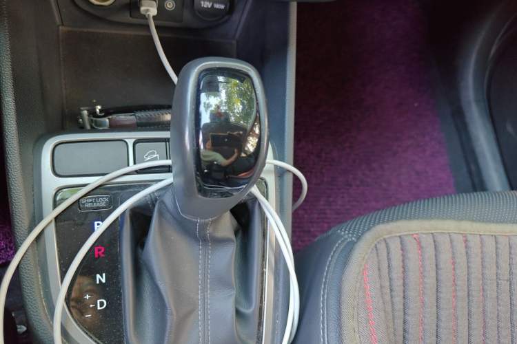 Used Hyundai ix25 2015 1.6L Automatic Two-Wheel Drive Smart GLS Trim Gear Lever