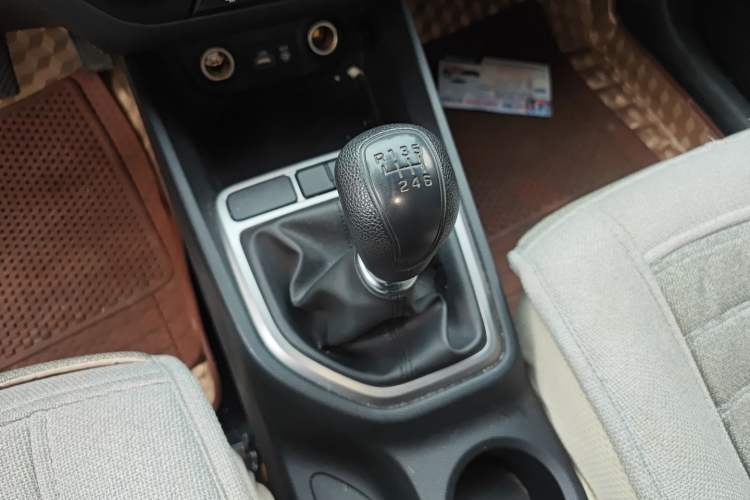 Used Hyundai ix25 2015 1.6L Manual Two-Wheel Drive Fashionable GS Model Gear Lever