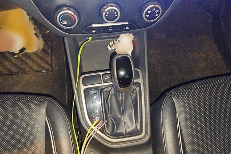 Used Hyundai ix25 2015 1.6L Automatic Two-Wheel Drive Smart GLS Trim Gear Lever