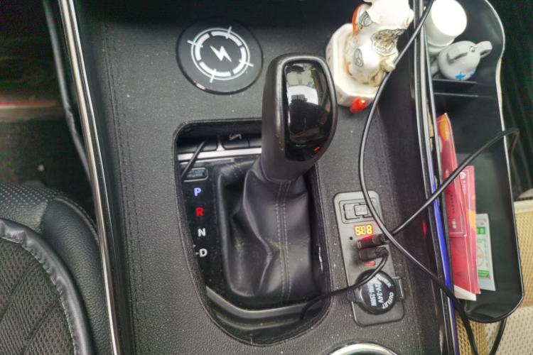 Used Hyundai ix25 2015 1.6L Automatic Two-Wheel-Drive Deluxe DLX Model Gear Lever