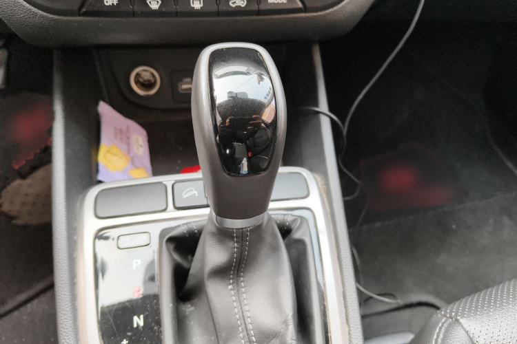 Used Hyundai ix25 2015 1.6L Automatic Two-Wheel-Drive Deluxe DLX Model Gear Lever