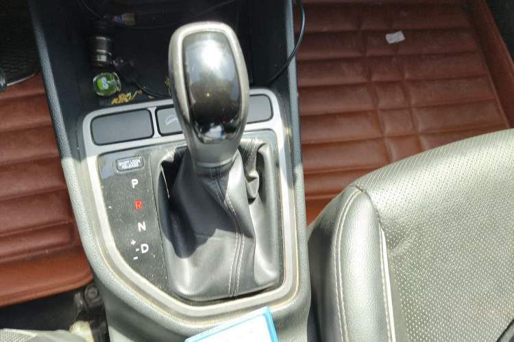 Used Hyundai ix25 2015 1.6L Automatic Two-Wheel Drive Smart GLS Trim Gear Lever