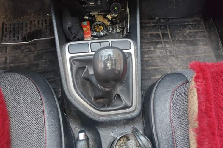 Used Hyundai ix25 2015 1.6L Manual Two-Wheel Drive Fashionable GS Model Gear Lever