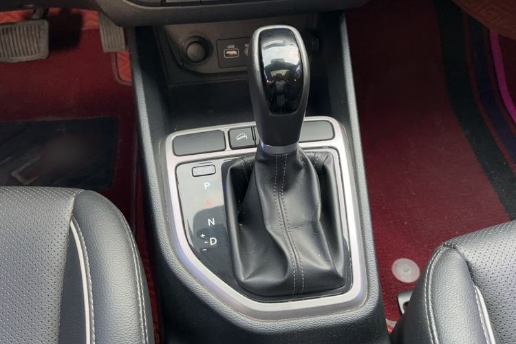 Used Hyundai ix25 2015 2.0L Automatic Two-Wheel Drive Intelligent GLS Gear Lever