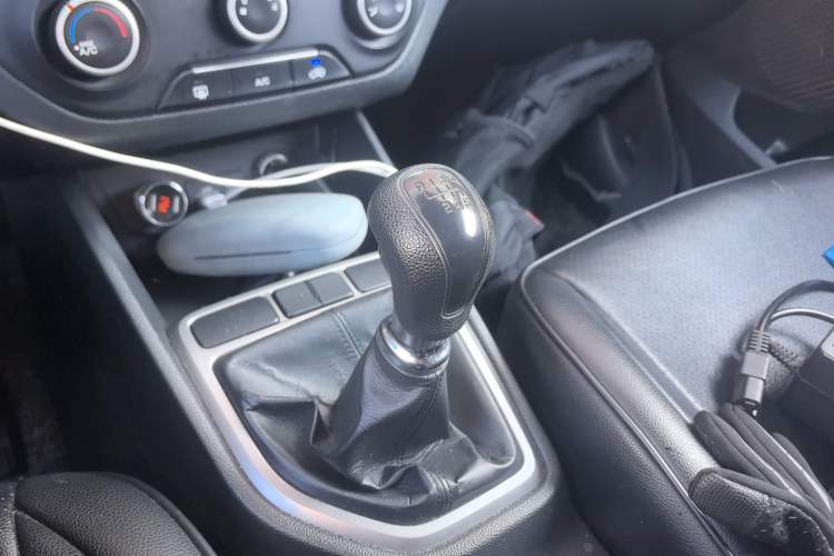 Used Hyundai ix25 2015 1.6L Manual Two-Wheel Drive Fashionable GS Model Gear Lever