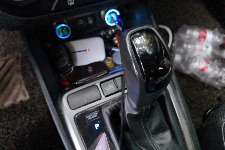 Used Hyundai ix25 2015 1.6L Automatic Two-Wheel Drive Smart GLS Trim Gear Lever