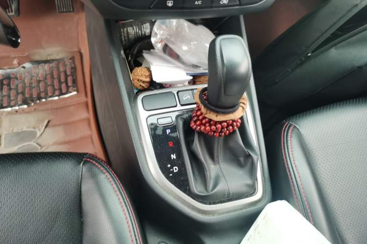 Used Hyundai ix25 2015 1.6L Automatic Two-Wheel Drive Fashionable GS Model Gear Lever