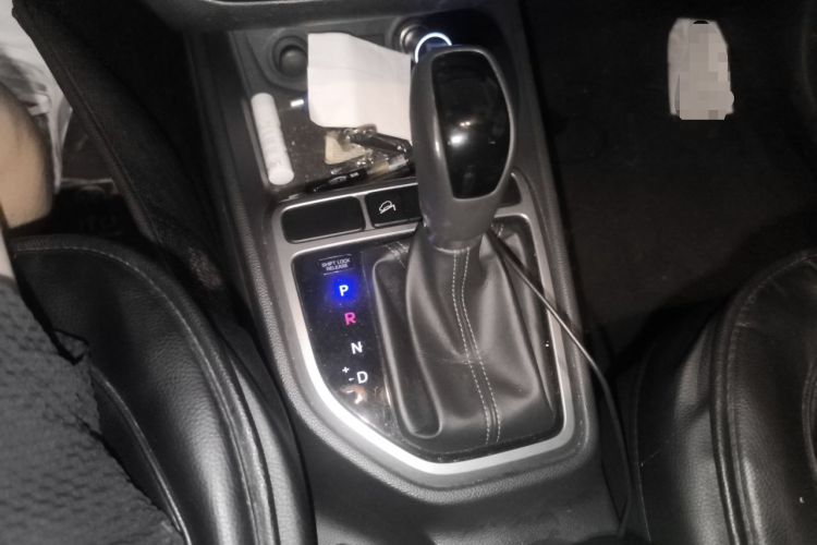 Used Hyundai ix25 2015 1.6L Automatic Two-Wheel Drive Smart GLS Trim Gear Lever