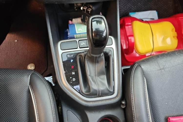 Used Hyundai ix25 2015 1.6L Automatic Two-Wheel-Drive Deluxe DLX Model Gear Lever