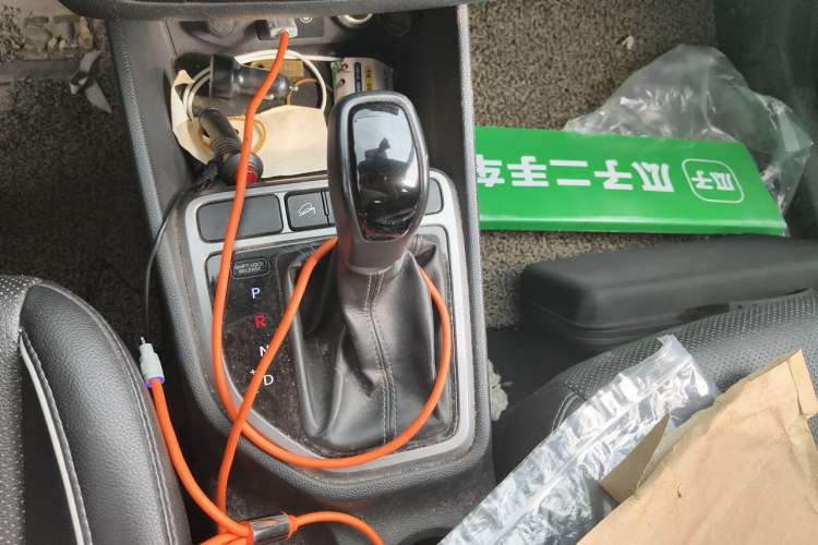 Used Hyundai ix25 2015 1.6L Automatic Two-Wheel Drive Smart GLS Trim Gear Lever