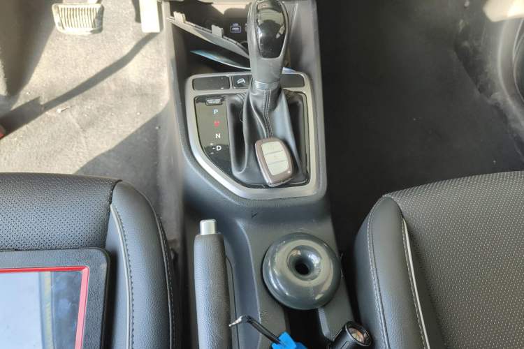 Used Hyundai ix25 2015 1.6L Automatic Two-Wheel Drive Smart GLS Trim Gear Lever