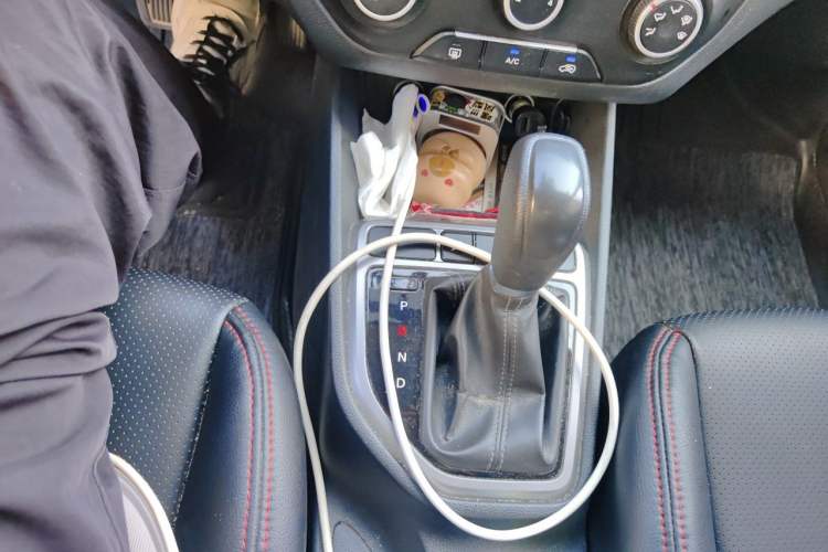 Used Hyundai ix25 2015 1.6L Automatic Two-Wheel Drive Fashionable GS Model Gear Lever