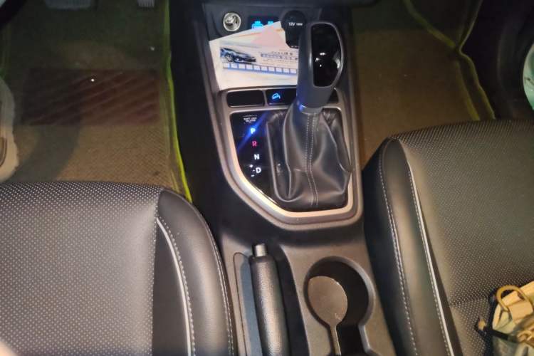 Used Hyundai ix25 2015 2.0L Automatic Two-Wheel Drive Intelligent GLS Gear Lever