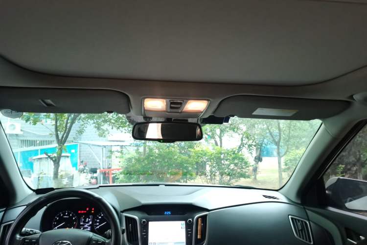 Used Hyundai ix25 2015 1.6L Automatic Two-Wheel-Drive Deluxe DLX Model Headliner