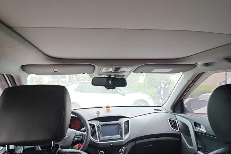 Used Hyundai ix25 2015 1.6L Automatic Two-Wheel-Drive Deluxe DLX Model Headliner