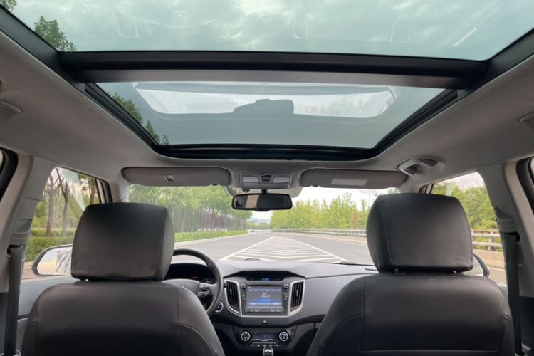 Used Hyundai ix25 2015 1.6L Automatic Two-Wheel-Drive Deluxe DLX Model Headliner