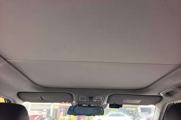 Used Hyundai ix25 2015 1.6L Automatic Two-Wheel-Drive Deluxe DLX Model Headliner