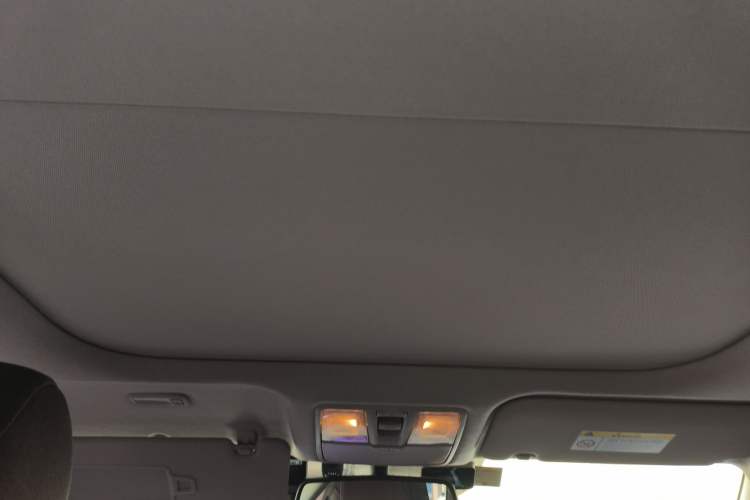Used Hyundai ix25 2015 1.6L Automatic Two-Wheel-Drive Deluxe DLX Model Headliner