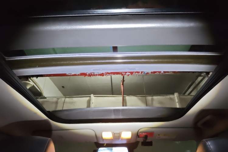 Used Hyundai ix25 2015 1.6L Automatic Two-Wheel-Drive Deluxe DLX Model Headliner