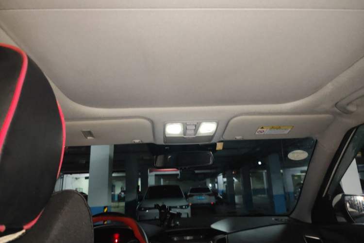 Used Hyundai ix25 2015 1.6L Automatic Two-Wheel-Drive Deluxe DLX Model Headliner