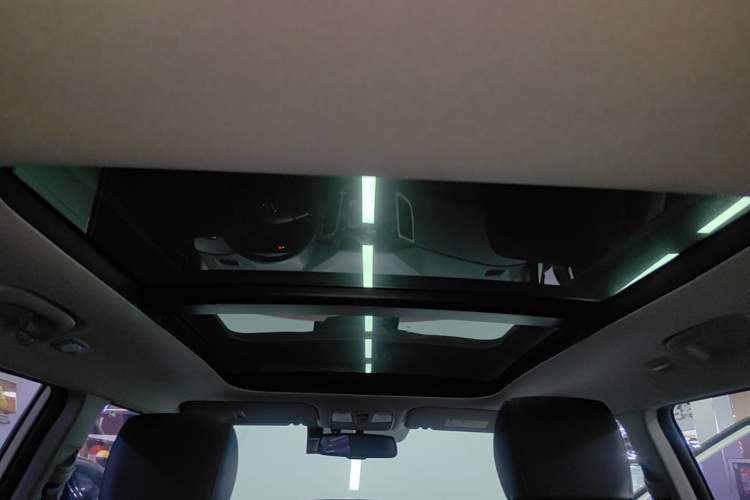 Used Hyundai ix25 2015 1.6L Automatic Two-Wheel-Drive Deluxe DLX Model Headliner