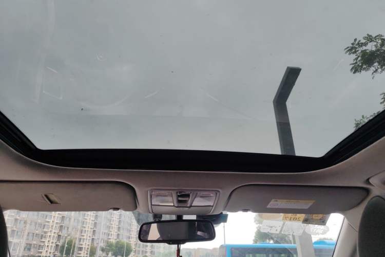 Used Hyundai ix25 2015 1.6L Automatic Two-Wheel-Drive Deluxe DLX Model Headliner