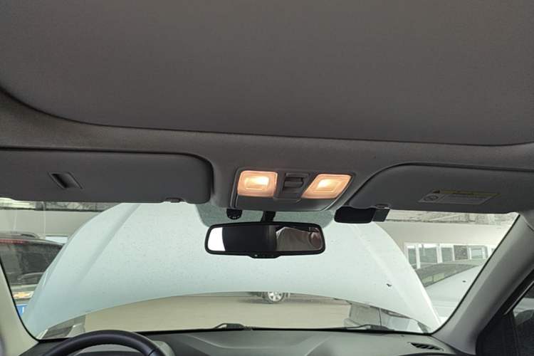 Used Hyundai ix25 2015 1.6L Automatic Two-Wheel-Drive Deluxe DLX Model Headliner