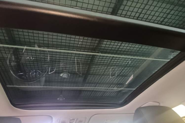 Used Hyundai ix25 2015 1.6L Automatic Two-Wheel-Drive Deluxe DLX Model Headliner