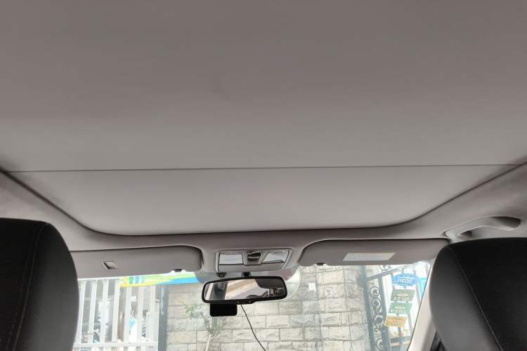 Used Hyundai ix25 2015 1.6L Automatic Two-Wheel-Drive Deluxe DLX Model Headliner