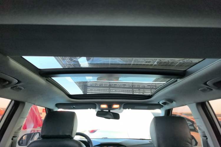 Used Hyundai ix25 2015 1.6L Automatic Two-Wheel-Drive Deluxe DLX Model Headliner