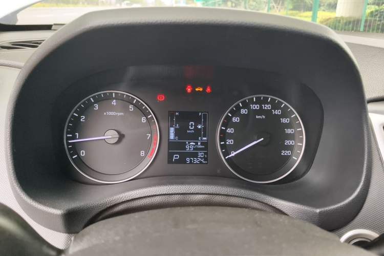 Used Hyundai ix25 2015 1.6L Automatic Two-Wheel-Drive Deluxe DLX Model Instrument Cluster