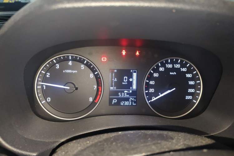 Used Hyundai ix25 2015 1.6L Automatic Two-Wheel-Drive Deluxe DLX Model Instrument Cluster